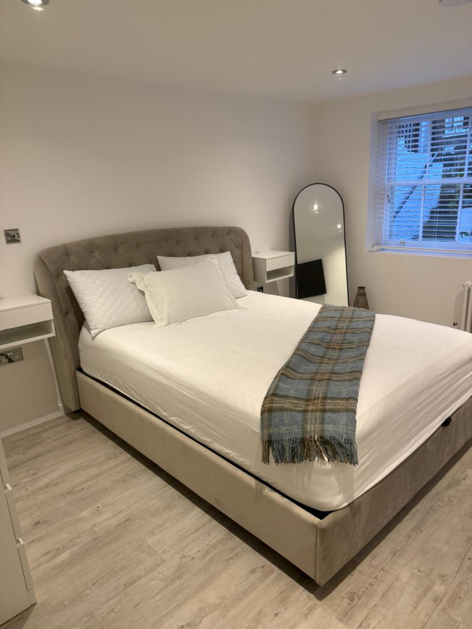 Appartamento Large 1 Bedroom Self Contained Garden Flat